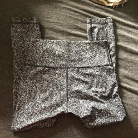 lululemon athletica Pants - Lululemon Crop Leggings